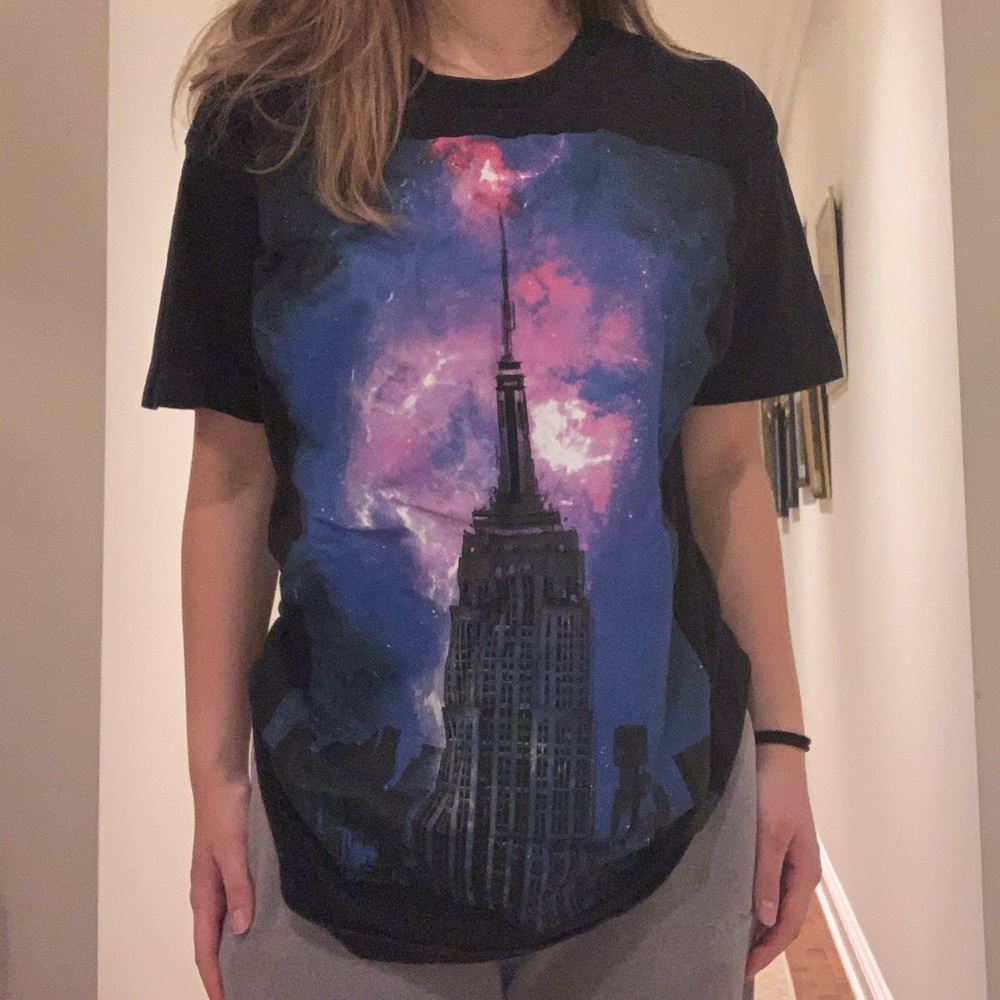 US L black with big city galaxy background tee